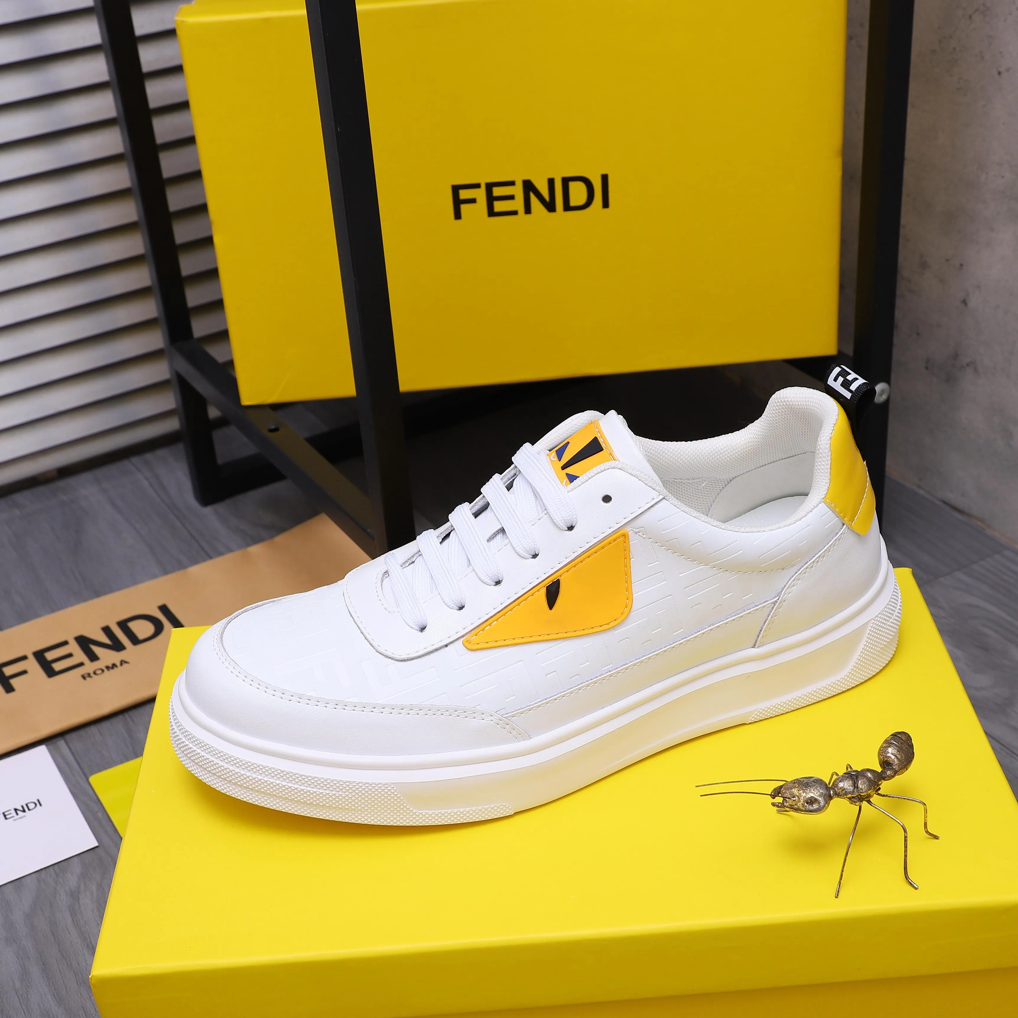 Men's shoes 💰420 Product trademark: FENDI "Fendi" casual shoes Regular size: 38-45 (45 is custom-made and non-returnable) Product materials: Selected cowhide embossed upper, mesh lining, cowhide insole, rubber outsole